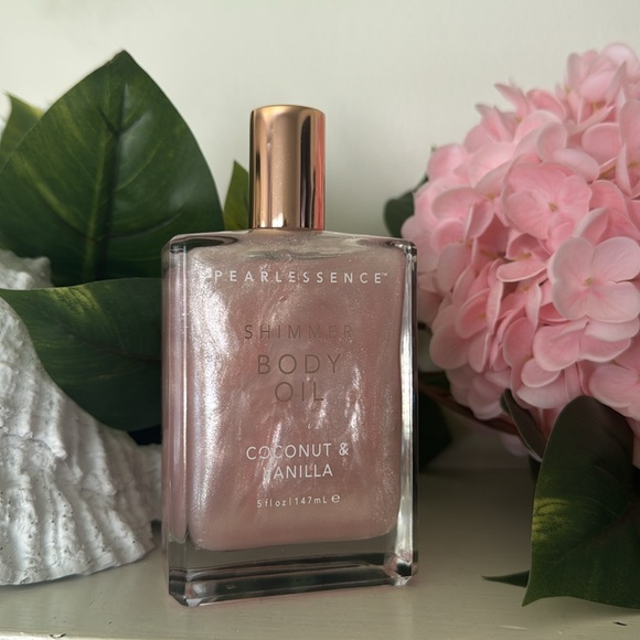 PEARLESSENCE Shimmer Body Oil - Picture 2 of 3